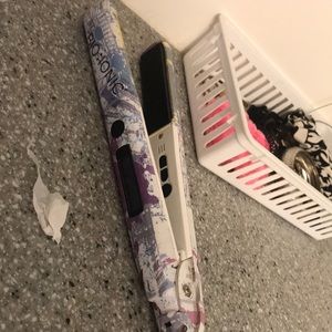 Bio- Ionic Straightener